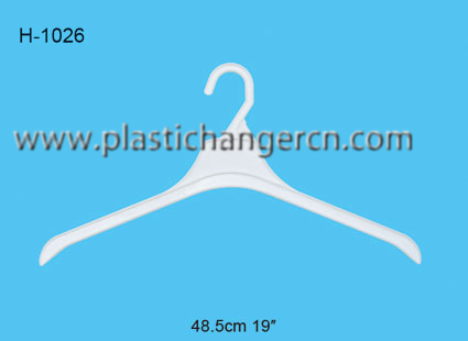 1026 plastic coat hanger