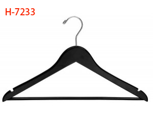 7233 17'' Black Wooden Suit Hanger w/Bar and U-Notches
